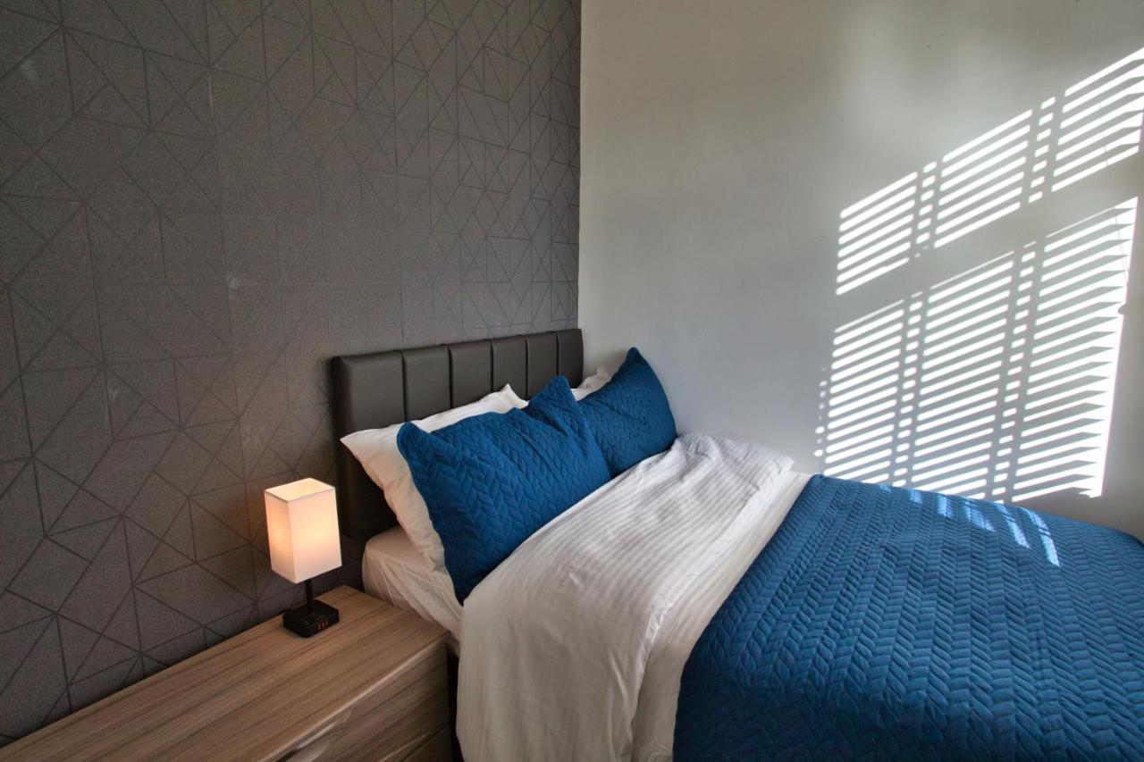 Birches House Holiday home Stoke-on-Trent